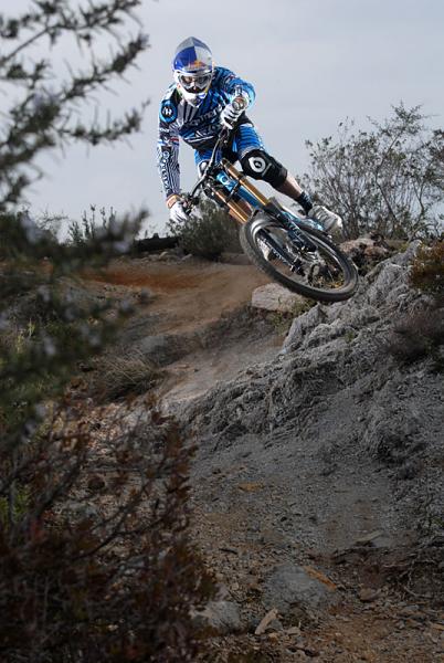 DH猛女：Rachel Atherton.jpg