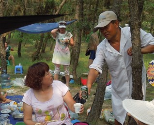 俺只能哈啤酒了，这样耍还耍白酒疯呢.jpg