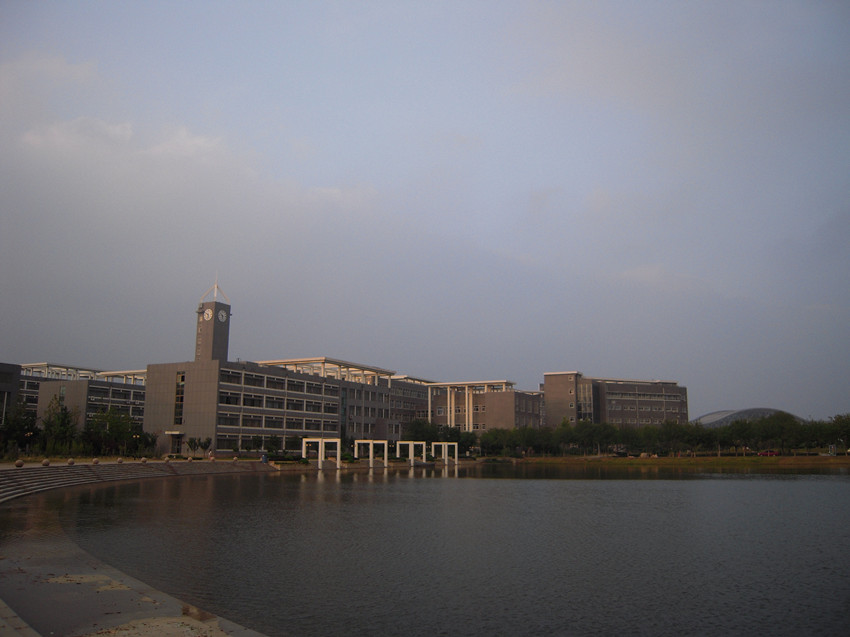 滨医校湖.jpg