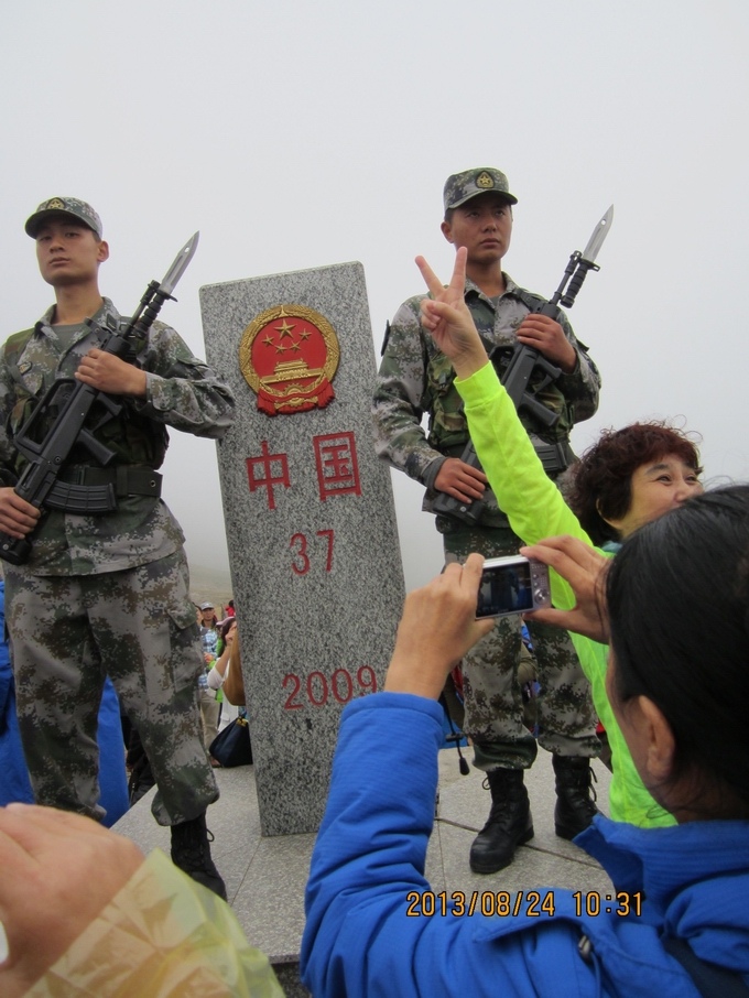 中朝边境威武的士兵