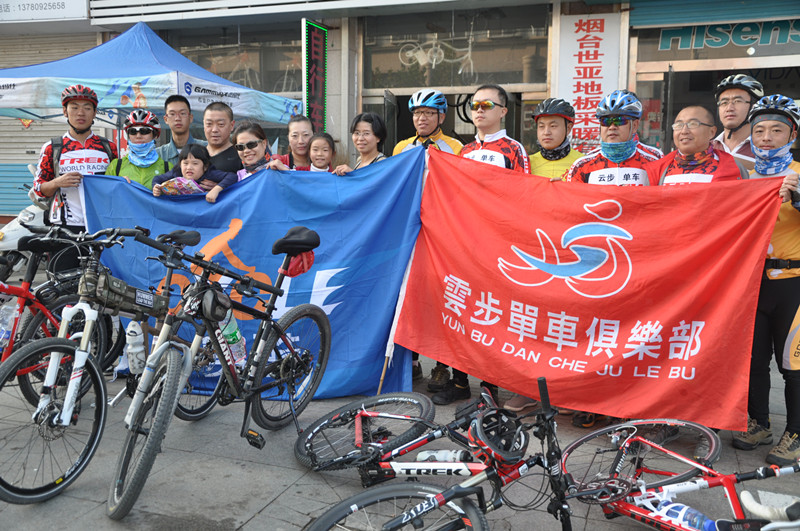 栖霞崔克合影.jpg