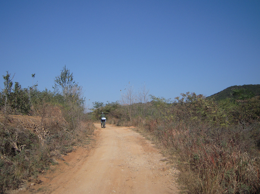 山地骑行.jpg