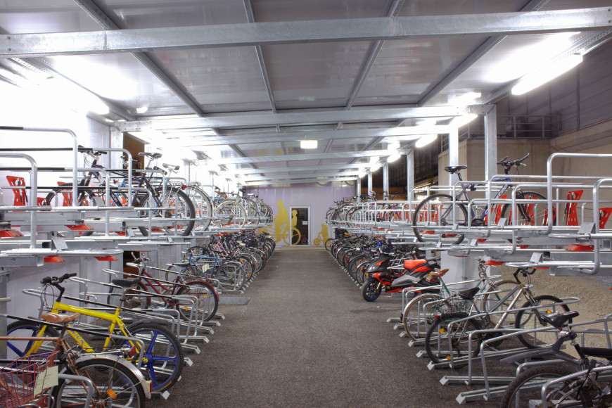 00.拥有260个停车位 带你探访德国高级自行车车站-.jpg