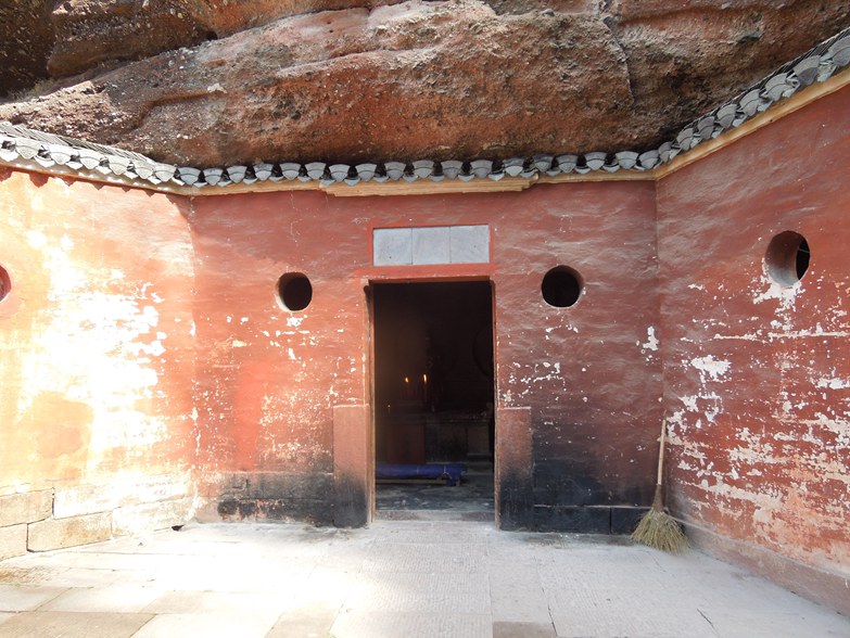 依山而建道场.jpg