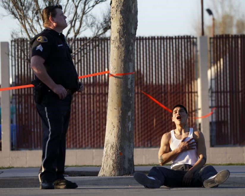 7) 一位年轻人刚刚知道他的兄弟被杀_副本.jpg