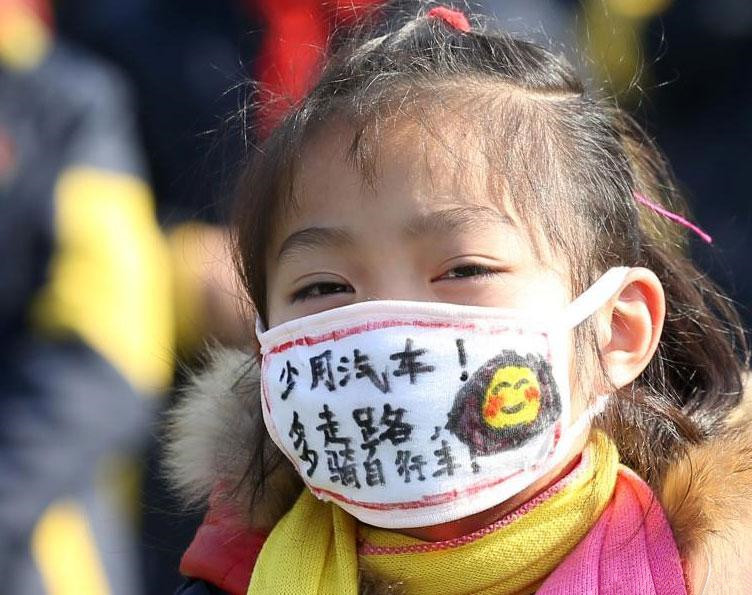 南京小学生倡导低碳拒绝雾霾“向PM2.5 Say No!” 1_副本.jpg