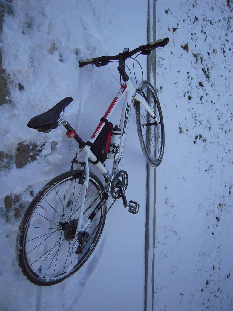 山海南路城铁北积雪.jpg