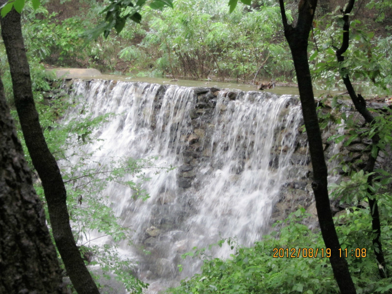 塔山飞瀑