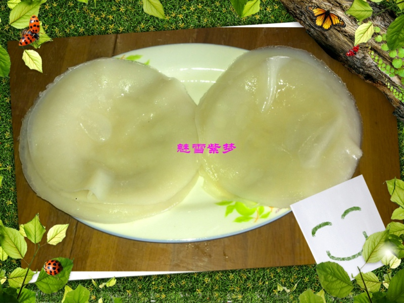 叠放刷油的凉皮