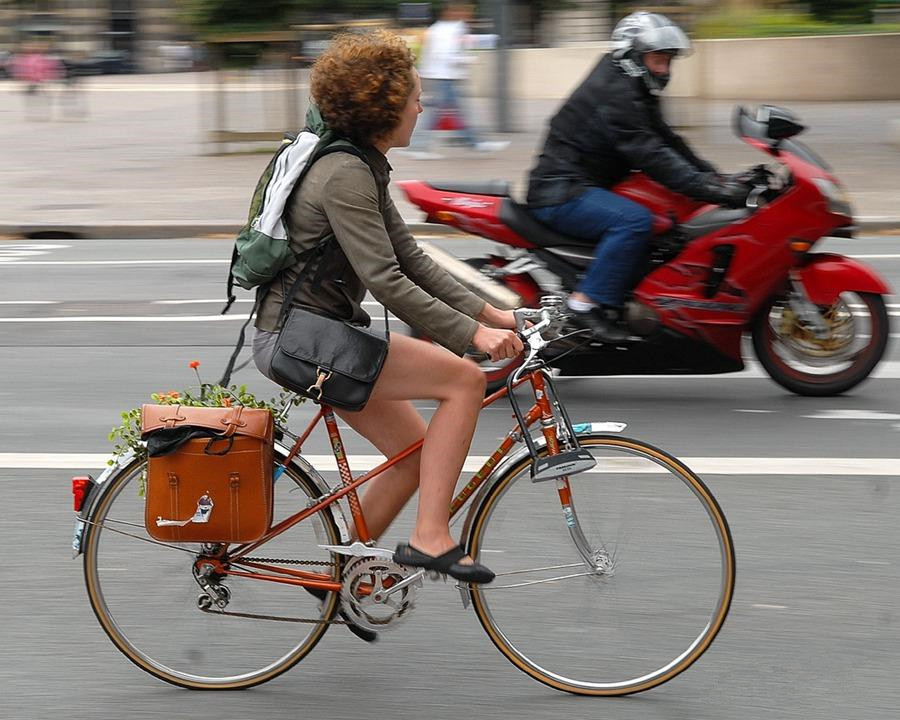 1.法国鼓励员工骑车上班 每公里奖0.25欧元.jpg