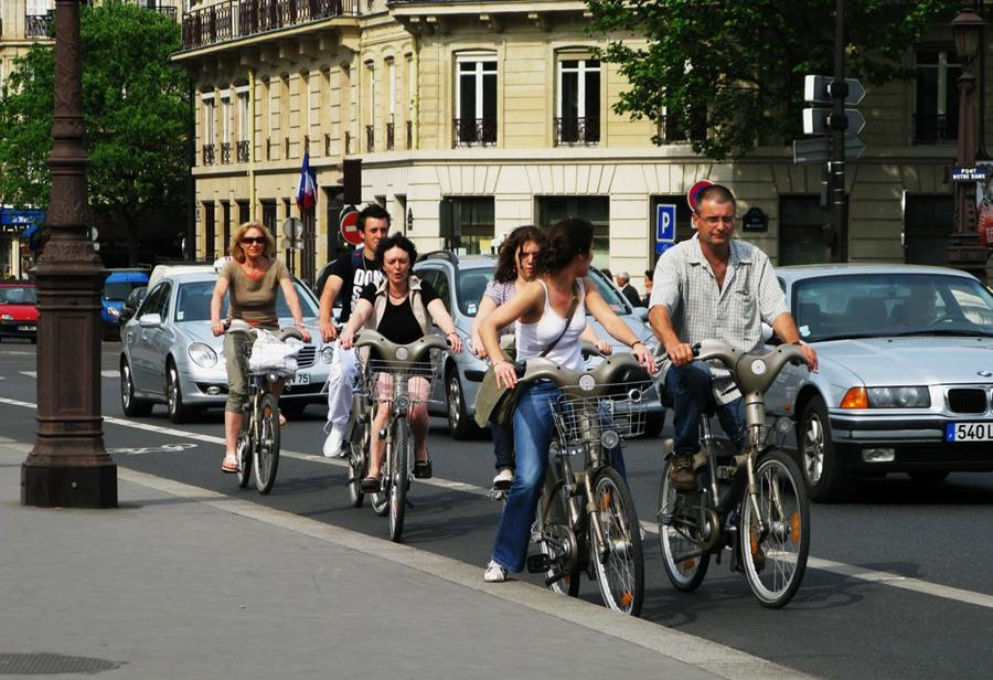 4.法国鼓励员工骑车上班 每公里奖0.25欧元.jpg