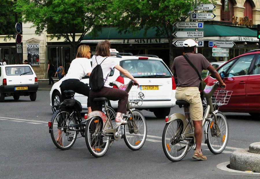 7.法国鼓励员工骑车上班 每公里奖0.25欧元.jpg