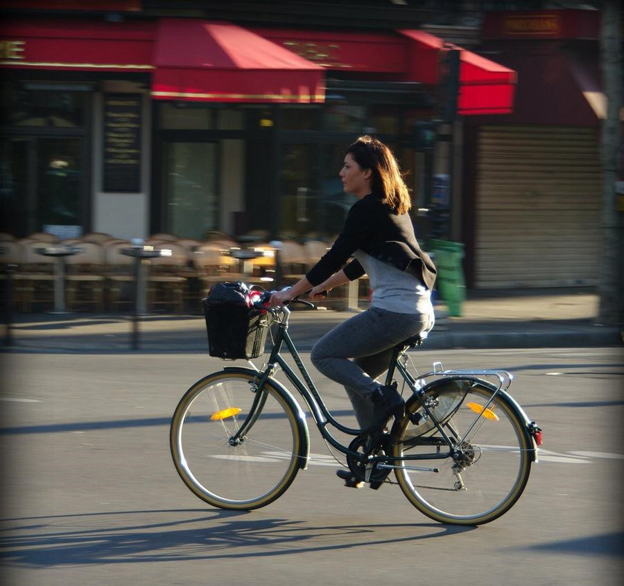 8.法国鼓励员工骑车上班 每公里奖0.25欧元.jpg