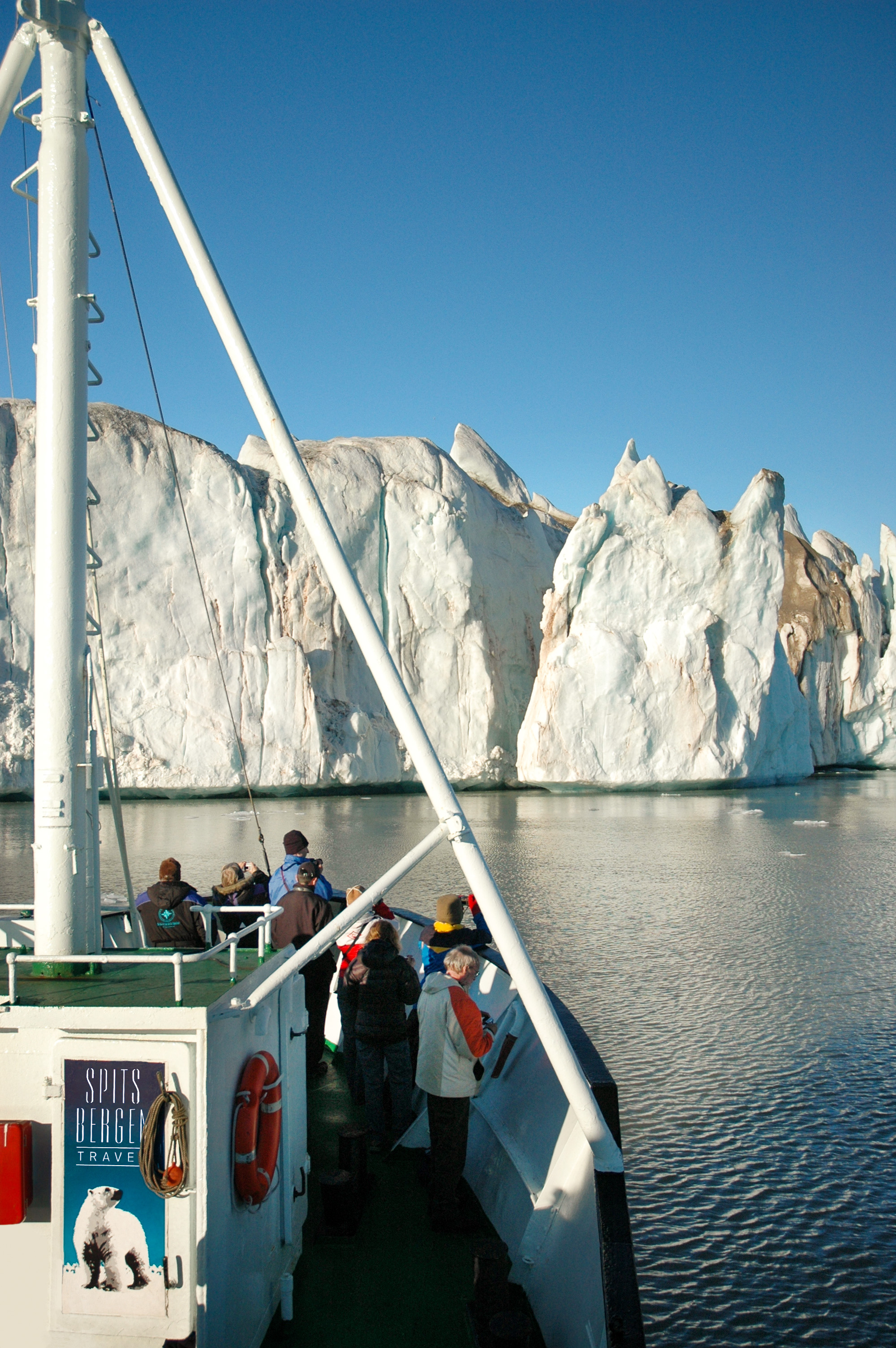 Norway_Svalbard_BoatAndIceberg_052.jpg