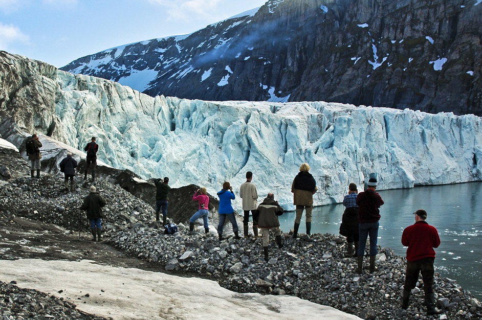 Norway_Svalbard_GlacierTourist_01 1.jpg