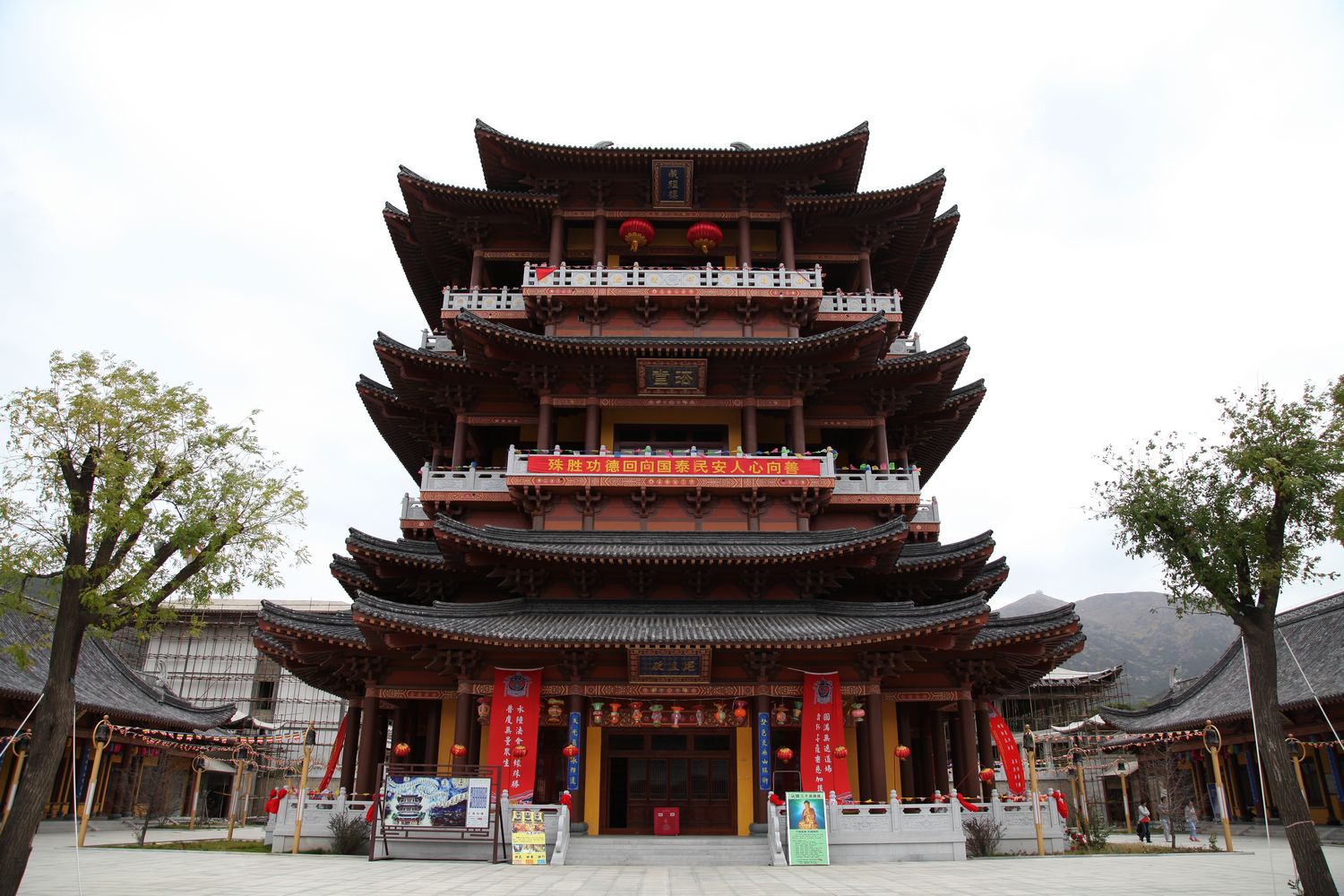 塔顶秋色 550.jpg