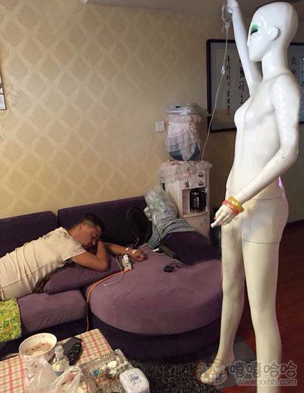 生病了，女票就这么静静的陪着我.jpg