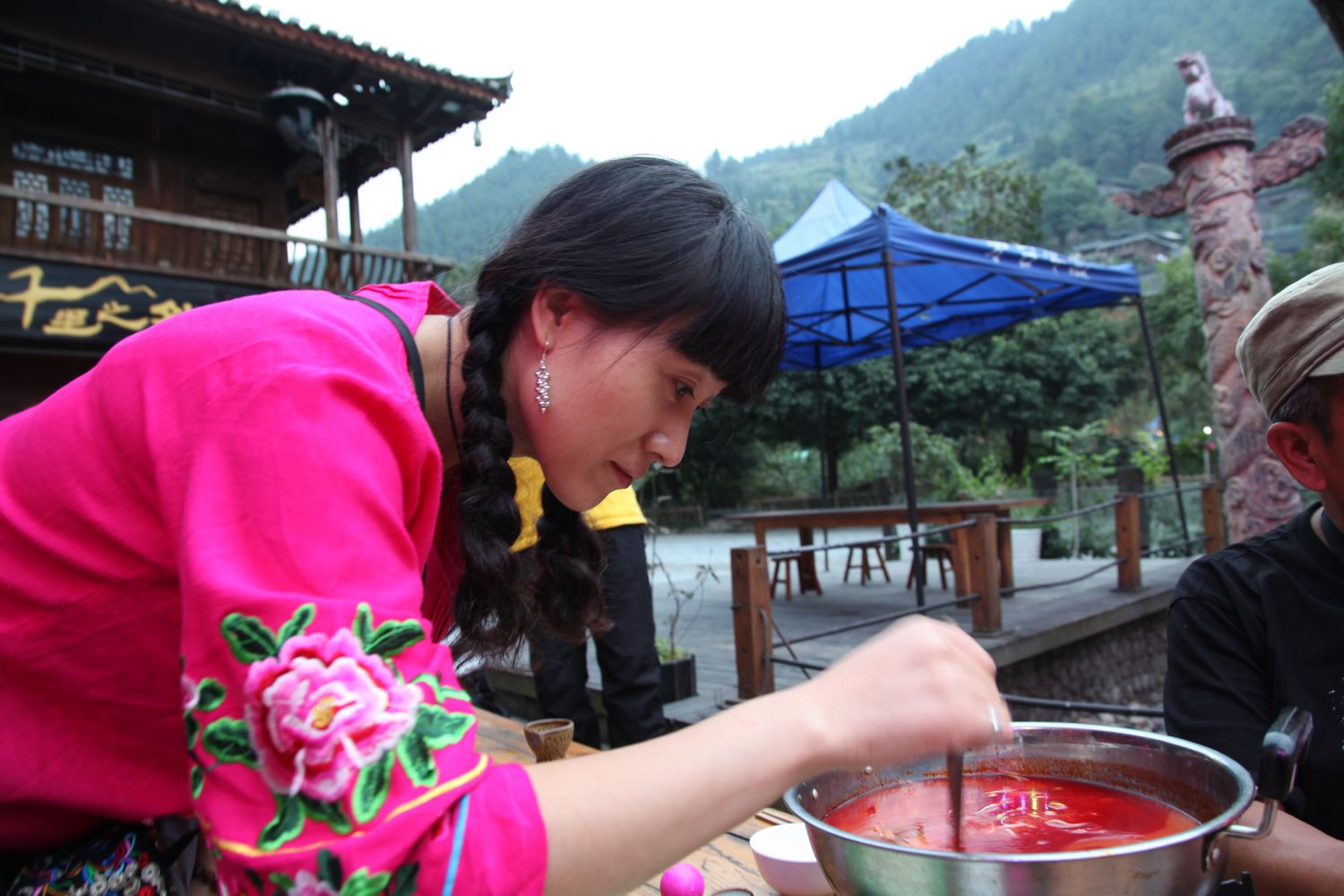 多彩贵州 1300.jpg