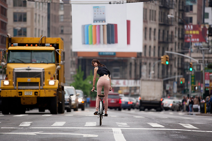骑自行车的女人就是这么洒脱 4.jpg