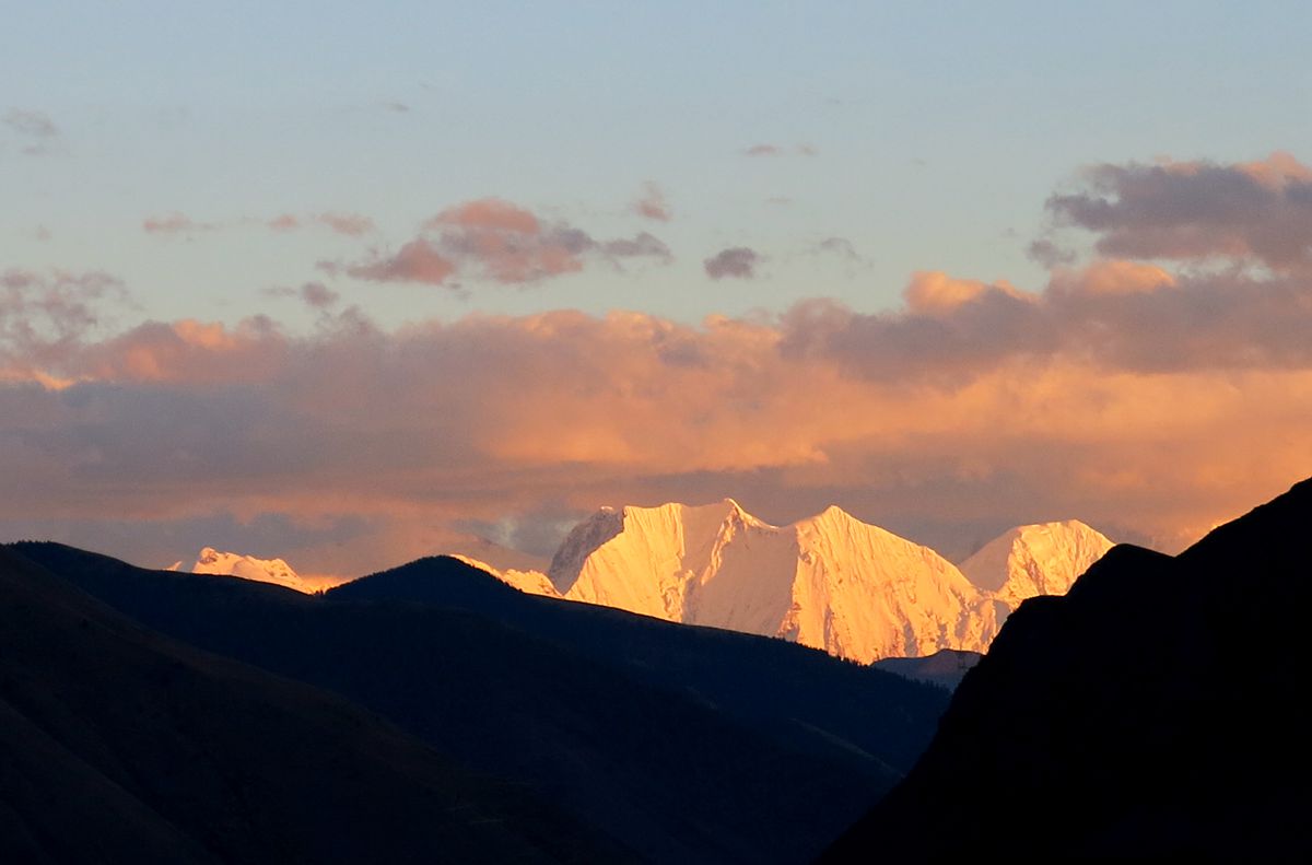 贡嘎山