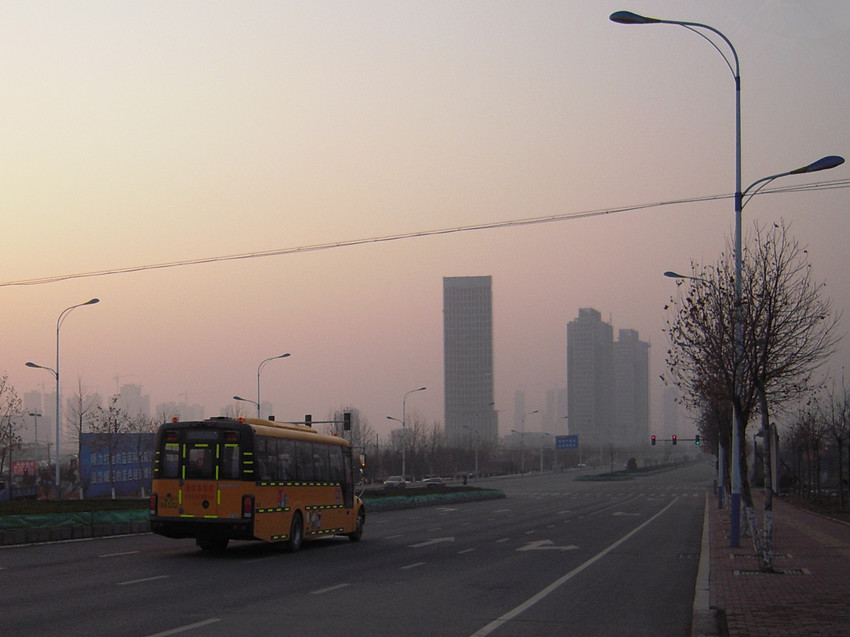 抓拍大鼻子校车 3.jpg