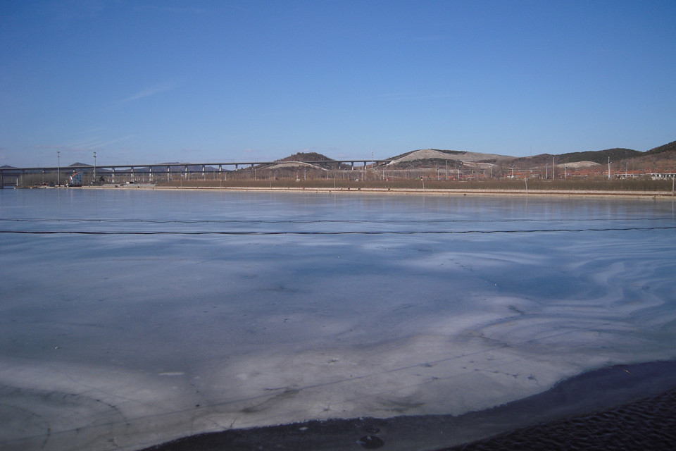 冰封的河面 2.jpg