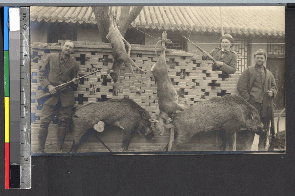 tehchow 1922，老外猎人与猎物.JPG