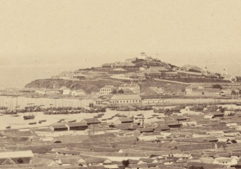远眺烟台山老照片 1878-1880.JPG