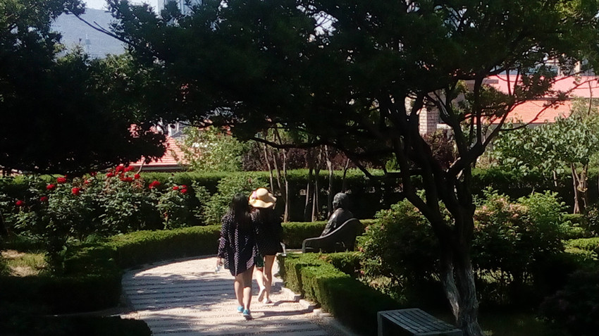 明媚 4.jpg
