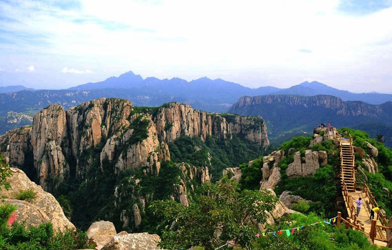 孙绍山  崮山雄浑.jpg