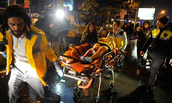 00.土耳其伊斯坦布尔遭遇恐怖袭击，已造成35人死亡.jpg