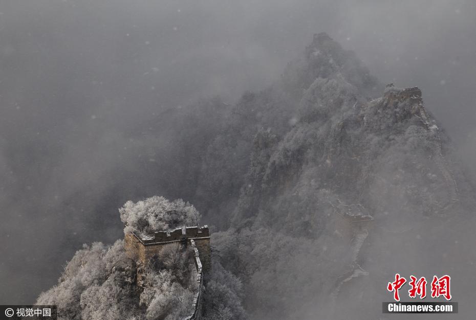 2017年1月15日，北京箭扣长城瑞雪过后现壮美冰雪树挂，遍身银装，好一派壮丽雄伟的北.jpg