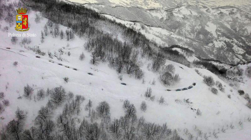 地震引发雪崩意大利度假酒店被埋 1.jpg