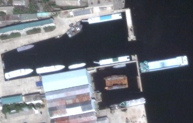 卫星图显示疑似金正恩和朝鲜高层人士拥有的船只（图片：每日邮报）.jpg