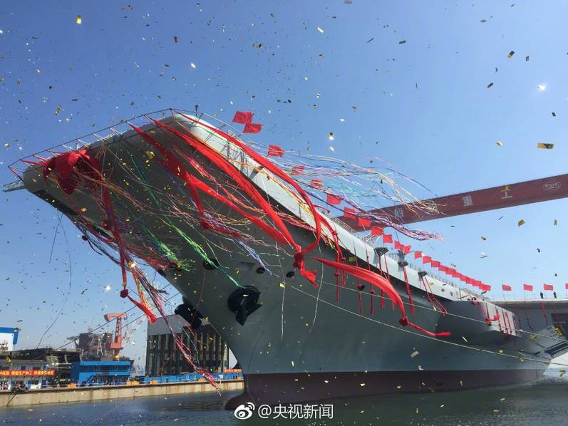 00.中国第二艘航空母舰下水仪式在大连举行。2.jpg