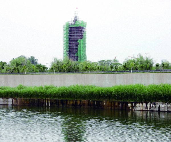 00.2017年，如今的通州燃灯塔正在进行大规模修缮。 法制晚报 图.jpg