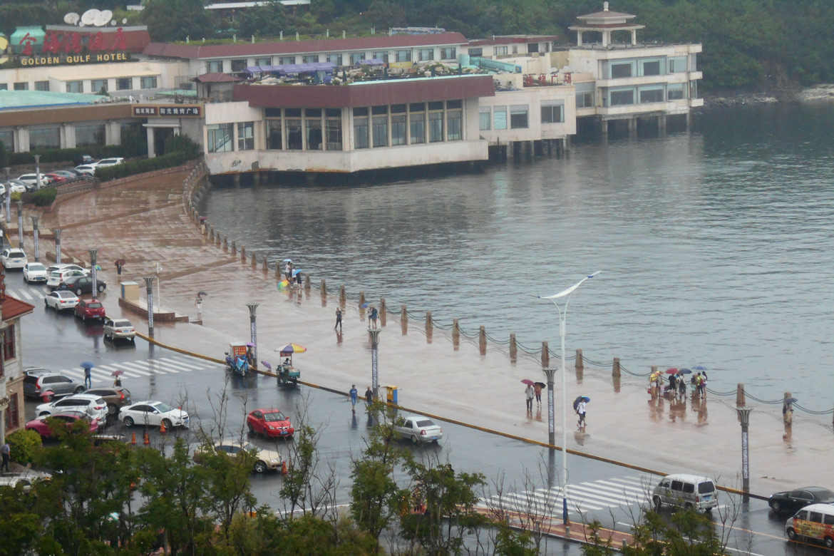 雨中游 1.jpg