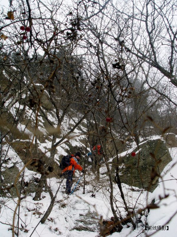 山上根本没有路.尤其这样的雪山