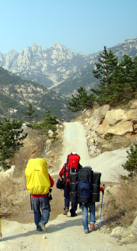 如烟牌无人驾驶登山包，山高路远只等闲！