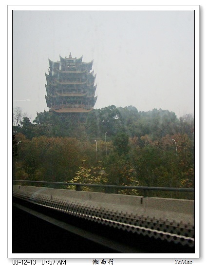 窗玻璃没擦呵呵~