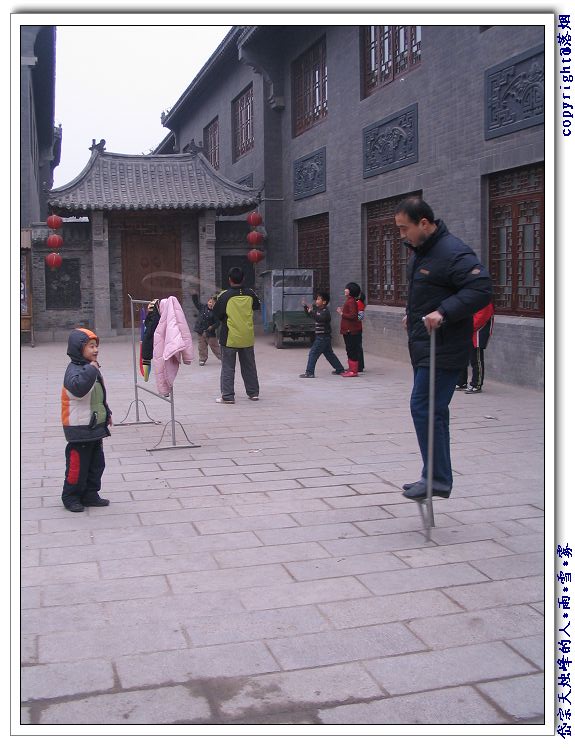 父子高跷一