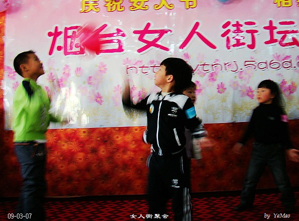 小小子们不跳舞打气球～