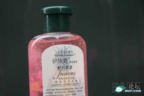 一看不对,没办法,再去买一瓶吧,选个另外的牌子,就用伊卡璐,可是买回来一看