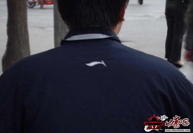 商标反过来的李宁