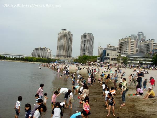 海滨沙滩_人们.jpg