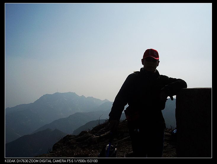 nEO_IMG_石城山顶留影,此山仅比罗山低五米,是烟台境内第五高山133.jpg