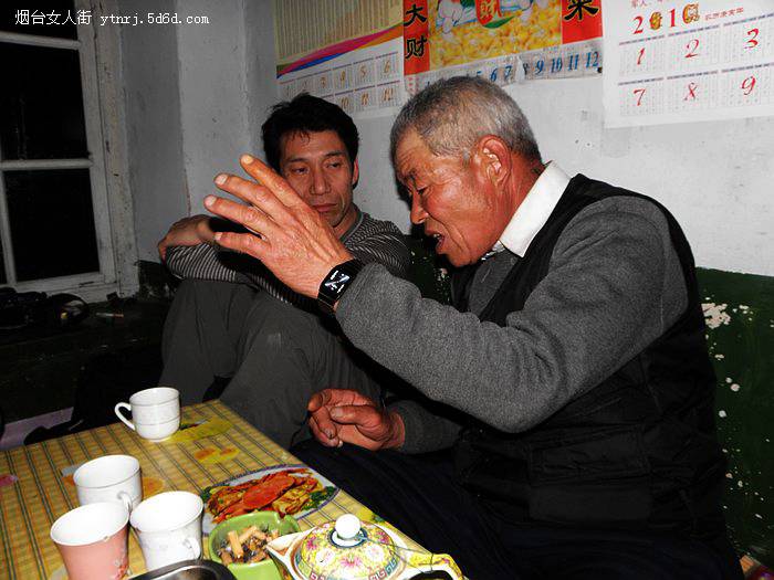8、打开话匣子的辛大爷讲起了他年轻时期的辉煌史.jpg