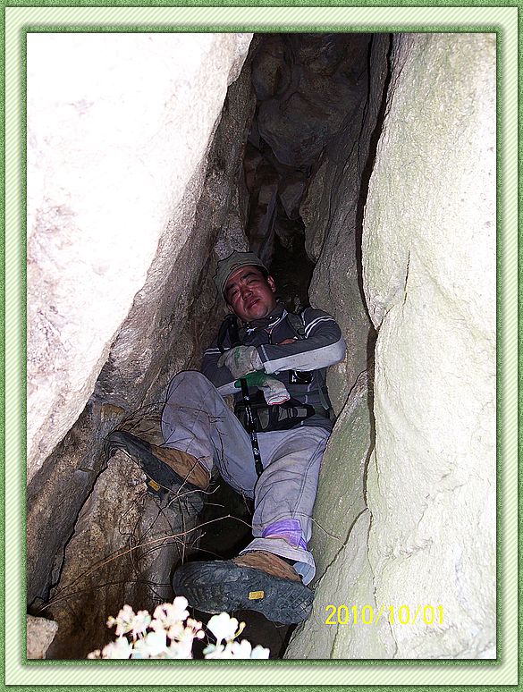 23马先生在望母石半腰中的仙人洞中，当一会仙人吧。070.jpg