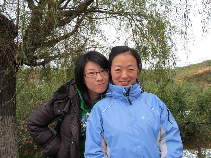 好久没出来的阿香，这次还带来了一个美女跟班，靓不？