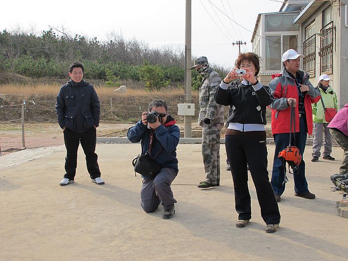 知道他们在拍啥吗？答案等他人来揭晓！
